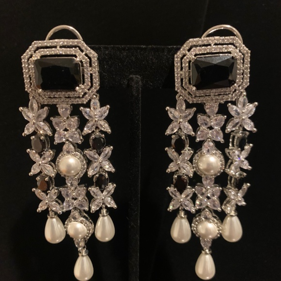 Lovely Chandelier earrings - Picture 3 of 3